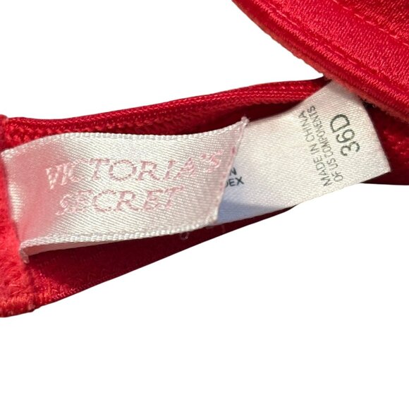 Victorias Secret Red Push-Up Bra With Underwire 36D Adjustable Straps & Hook Clo - Picture 2 of 3